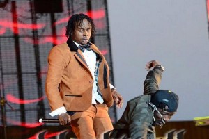 POPCAAN BLAK RYNO FIGHT STING 2012