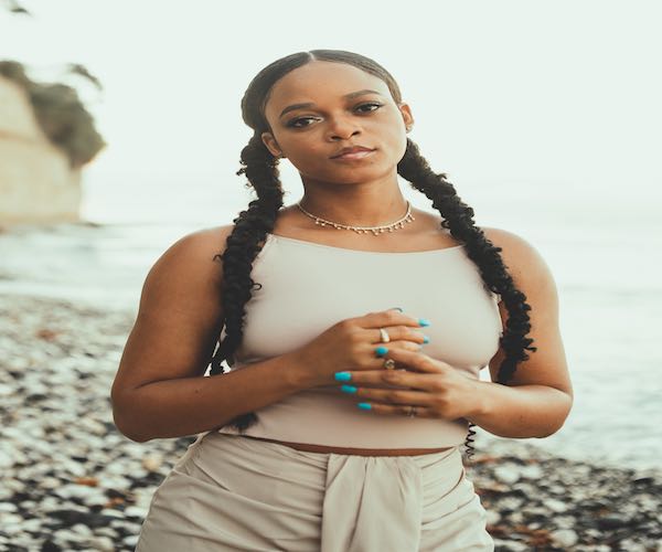 jamaican singer lila ike new single and music video dinero 2022